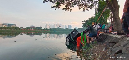 Pik Up Nyungsep ke Danau Unesa, Satu Orang Tewas Tenggelam