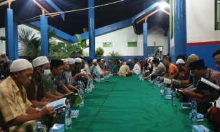 Tingkatkan Asupan Rohani, Narapidana Lapas Porong Ikuti Ngaji dan Sholat Bersama