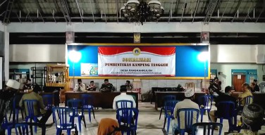 Kades Pangkahkulon Intensifkan Vaksinasi dan Pemakaian Masker dengan Datangi Rumah Warga dan Pasar