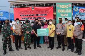 Petrokimia Gresik Gelontor 1.974 Paket Bantuan Untuk Banjir Gresik