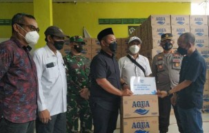 Peduli Korban Banjir Gresik, Danone Indonesia Salurkan Puluhan Ribu Botol Aqua