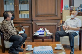 Temui Menkop UKM Teten Masduki, Bupati Jember Bahas Pengembangan Ekonomi Mikro di Jember