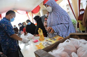 Stabilkan Harga Jelang Nataru, Pemkot Surabaya Gelar Operasi Pasar di Kecamatan