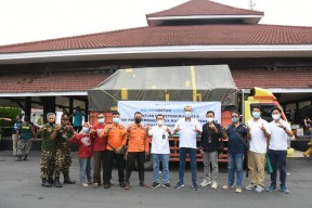 Petrokimia Gresik Kirim 600 Paket Sembako Untuk Korban Erupsi Semeru