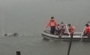 Sosok Mayat Mr X Mengapung di Waduk Bunder Gresik