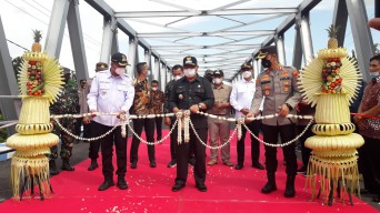 Paska Renovasi, Kini Jembatan Karangrejo Tulungagung Mampu Dilewati Kendaraan Hingga 30 Ton