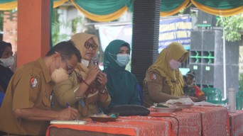 Sisir Pelosok Desa, Bupati Bojonegoro Anna Mu'awanah Komitmen Tuntaskan Kemiskinan Ekstrem