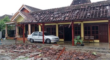 296 Rumah di Madiun Porak Poranda Disapu Puting Beliung