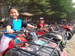 Kembali Beroperasi, Pantai Gemah dan Pantai Bayem Masih Sepi Pengunjung