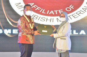 PT Smelting dan Beberapa Perusahaan Lain Terima Penghargaan Taat Pajak dari Pemkab Gresik