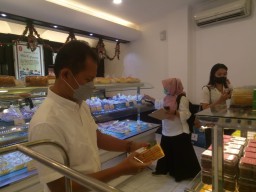 Jelang Nataru, Dinas Kesehatan Tulungagung Temukan Makanan Tak Layak Edar di Pasaran