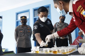 Para Sopir di Terminal Jombang Dites Urine, Semuanya Negatif