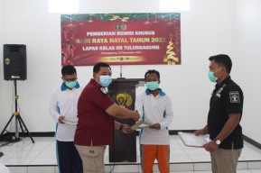 Bahagia di Hari Natal, 6 Warga Binaan Lapas Kelas IIB Tulungagung Terima Remisi Khusus