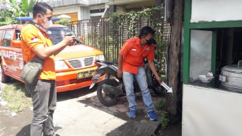 Dikira Kardus Berisi Anak Kucing, Rupanya Kardus ini Berisi Bayi Yang Dibuang
