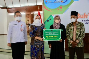 Tingkatkan Kualitas SDM, Pemkab Bojonegoro Kembali Serahkan Beasiswa kepada 368 Mahasiswa