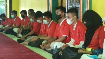 Pakai Jersey Timnas, Ratusan Anak Yatim Piatu Doa Dukung Timnas
