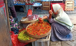 Harga Cabai Rawit dan Minyak di Pasar Kota Bojonegoro Naik