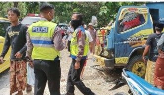 Penumpang Bus Tewas Usai Adu Moncong Bus Akas vs Truk