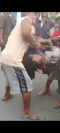 Kapok! Jambret Emak-emak Lalu Nabrak Mobil, Bonyok Dipermak Warga