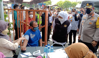 Pastikan Keamanan Angkutan Darat, Gubernur Khofifah Pantau Terminal Bungurasih