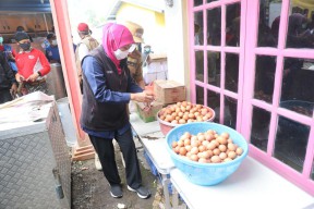Gubernur Pastikan Kebutuhan Permakanan Pengungsi APG Semeru Aman Tercukupi