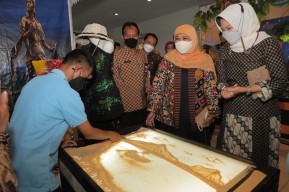 Khofifah Minta Dudika Fasilitasi Magang ABK dan Serap Lulusan SLB