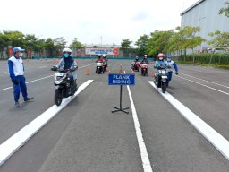 Kampanyekan #Cari Aman Di hari Ibu, MPM Honda Jatim Edukasi Konsumen Hingga Jurnalis Wanita