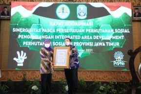 Selamat! Bu Khofifah Dapat Penghargaan Sebagai Pembina Pemberdayaan Masyarakat Sosial