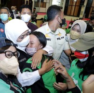 Berbagi Keceriaan Bersama Ojol di Surabaya, Gubernur Janjikan Subsidi Bunga untuk Pinjaman