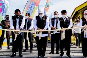 Khofifah Resmikan Dermaga Gerak Situbondo
