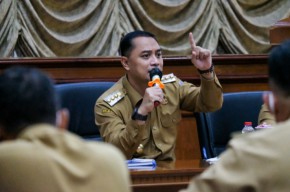 Pesan Wali Kota Eri Cahyadi ke Lurah : Kalau Tidak Mampu Bekerja Mundur Saja