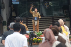 Awali Kerja Tahun 2022, Wali Kota Surabaya Ajak ASN Minta Doa Restu Ibu