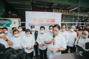 Wali Kota Eri Dampingi Menko Airlangga Sidak Operasi Minyak Goreng