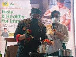 Kreasikan Menu Sehat, Chef Luminor Hotel Jemursari Surabaya Gelar Demo Memasak