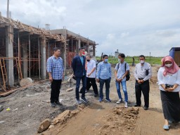 Ganti Tahun, Proyek SMPN 33 Gresik Belum Tuntas