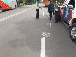 Biker ABG Gresik Tewas Diseruduk Bus di Jalan Ambeng-ambeng