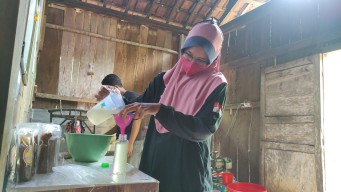 Minyak Goreng Naik, Pengusaha Minyak Kelapa di Pacitan Ketiban Berkah