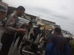 Sepeda Motor Warga Tulungagung ini Ludes Terbakar di Depan Polsek Ngantru