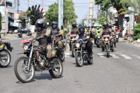 Antisipasi Sebaran Omicron, Personel Gabungan di Gresik Lakukan Patroli Motor