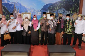 Era Digitalisasi, Satu Per Satu Sekolah di Gresik Transformasi  Literasi Digital