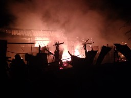 Pasar Sidayu Gresik Ludes Terbakar, Kerugian Capai Rp  2 M
