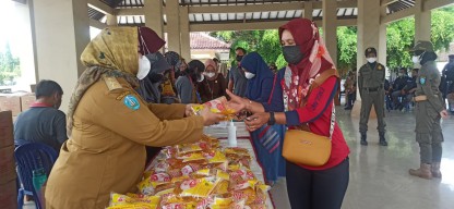 Di Toko Modern Kosong, Operasi Pasar Minyak Goreng Murah di Ponorogo Diserbu Warga Desa