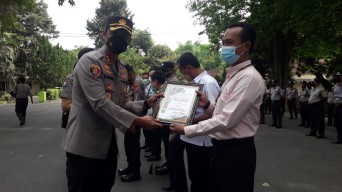 Enam Instansi Pengguna Jasa Satpam di Tulungagung Terima Reward dari Polres
