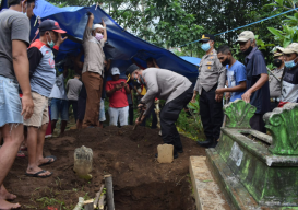 Kapolresta Sidoarjo Jemput dan Makamkan TKW Asal Lumajang yang Tenggelam di Malaysia