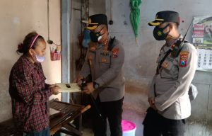 Ikut Peduli, Kapolresta Sidoarjo Bantu Keluarga yang Tak Mampu Bayar SPP Dua Anaknya