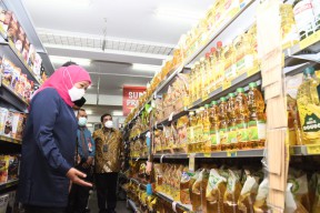Kebijakan Satu Harga Minyak Goreng, Khofifah: Stock Aman, Jangan Panic Buying