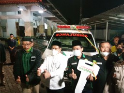 Hadir Melayani Masyarakat, Gus Muhaimin Berikan Bantuan Mobil Ambulan