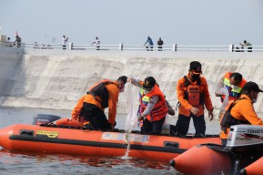 Tebar 20 Ribu Benih Ikan di Bendungan Gongseng, Ini Harapan Bupati Bojonegoro