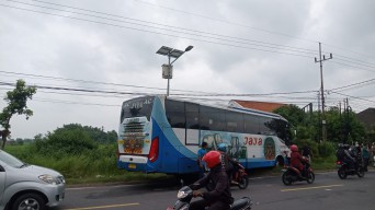 Tabrak Pemotor Hingga Pingsan, Sopir Bus Jaya Jurusan Madiun-Ponorogo Diperiksa Polisi