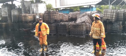 Terdengar Ledakan Dua Kali, PT Ritex Energi di Gresik Terbakar